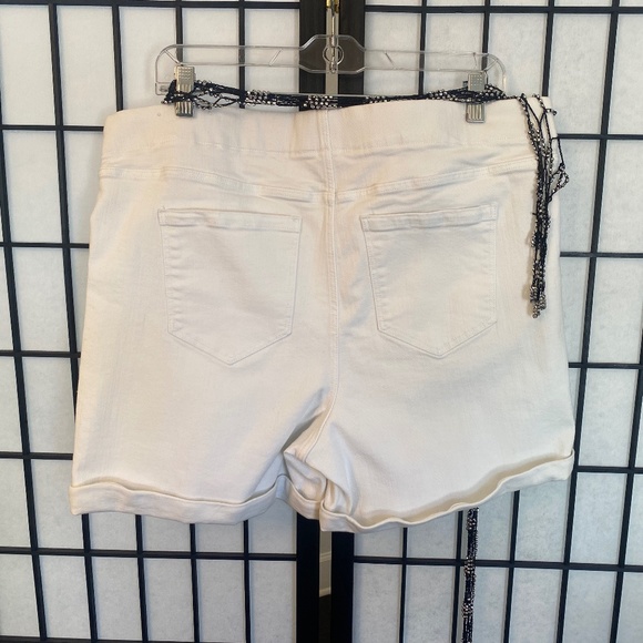 Liverpool Pulled-On Rolled Up Chloe Short - Picture 5 of 12